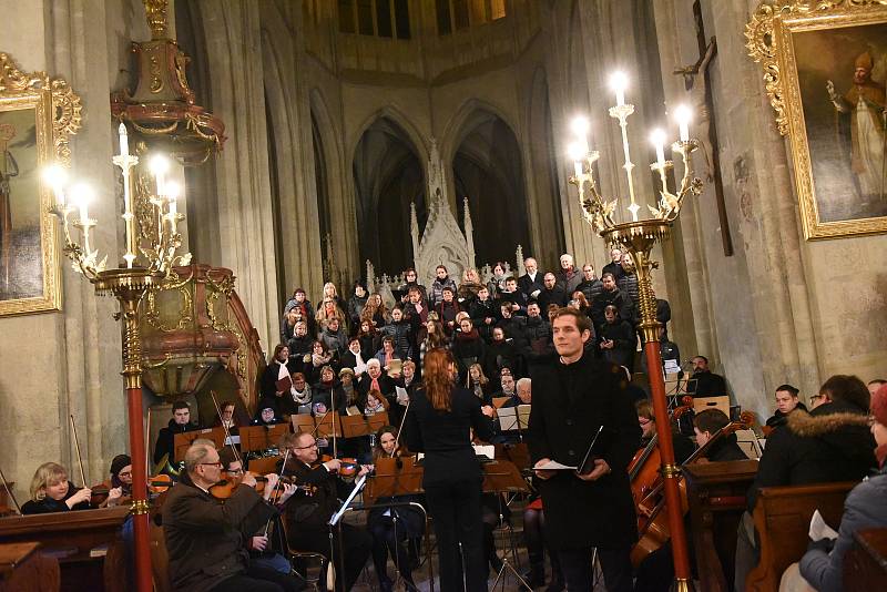 Česká mše vánoční Jakuba Jana Ryby v podání Kolínské filharmonie v chrámu svatého Bartoloměje v Kolíně.