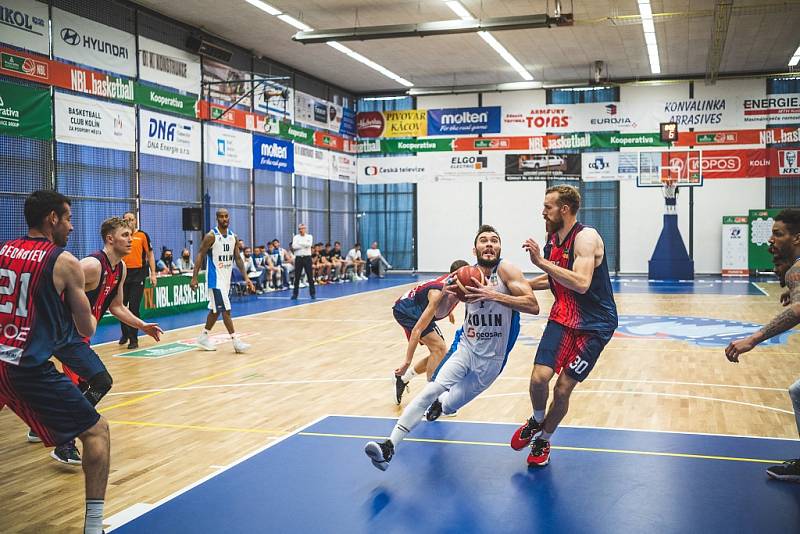 Z basketbalového utkání o třetí místo Kooperativa NBL Kolín - Brno (90:89)