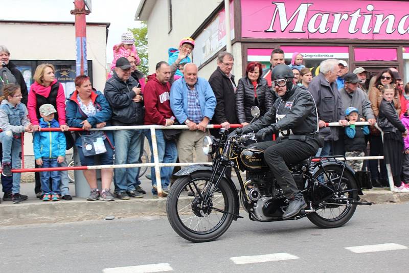 Na svátek práce se v Českém Brodě již tradičně uskutečnil závod automobilů a motocyklů vyrobených před rokem 1960.