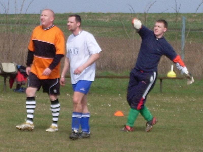 Z utkání Naivní FC - Vodvárkovi (4:0).