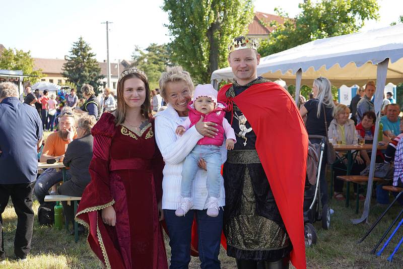 Na pečecké Svatováclavské vinobraní letos zavítal král Přemysl Otakar II. v podání pořadatele Michala Müllera.