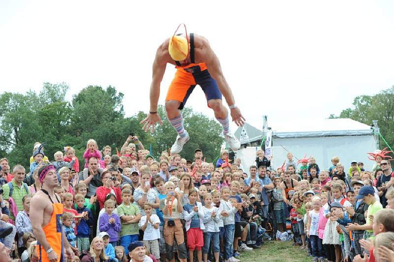 Festival Kefír se přesunul k zámku Kačina