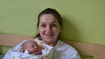 Nina Simčáková se prvně rozhlédla 13. února 2015. Po porodu měřila 53 centimetry a vážila 3050 gramů. Maminka Ivana a tatínek Jozef si ji odvezli do Červených Peček za sedmiletým bratrem Jozífkem.