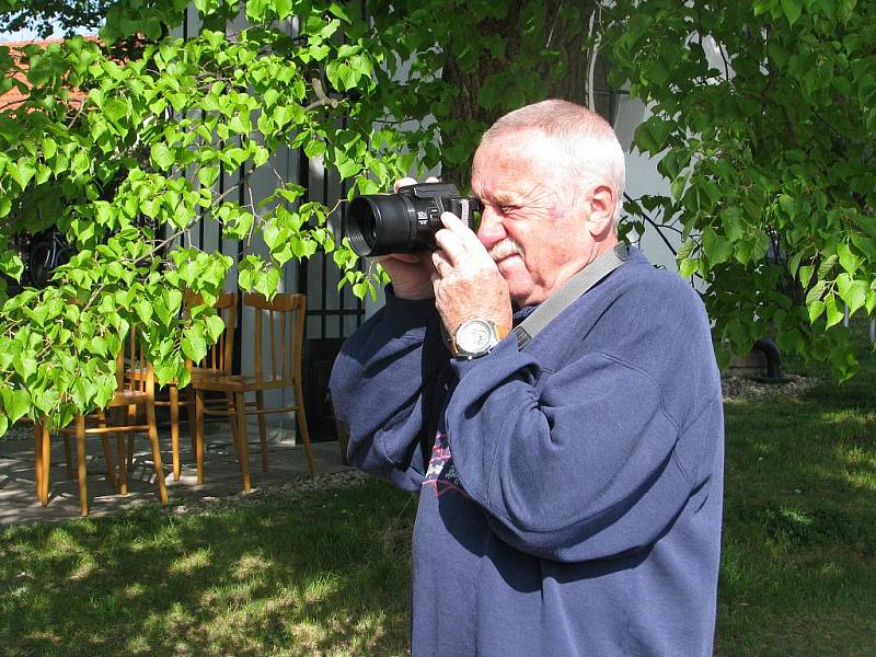 Bohoslužebné setkání při příležitosti vysvěcení opravené kapličky sv. Václava, Vyžlovka 8. května 2011