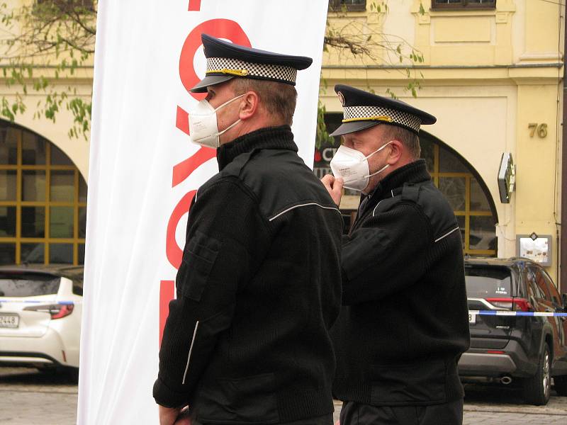 Ze slavnostního předání vozidel pro město, městskou policii a zdravotníky na Karlově náměstí v Kolíně.