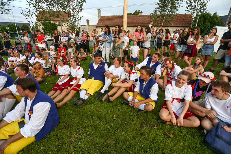 Staročeské máje v Sendražicích.