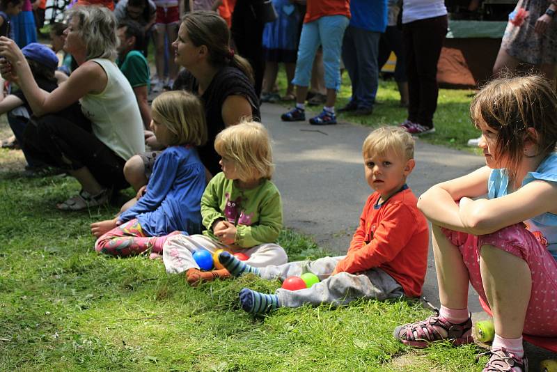 V sobotu se u pivovarského rybníka v Českém Brodě konal festival neziskových organizací.