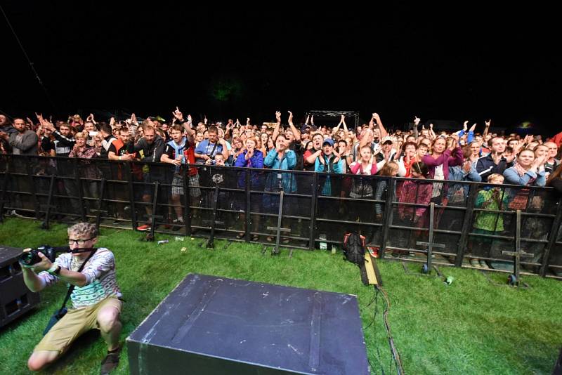 Na slavná léta festivalu Rock for People zavzpomínali v sobotu v areálu českobrodského stadionu Na Kutilce, kam se alespoň na jeden den opět vrátilo festivalové dění.