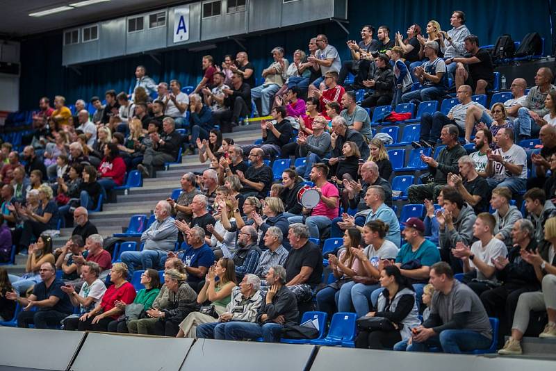 Z basketbalového utkání NBL Kolín - Opava (75.80)