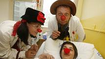 Za dětmi do kolínské nemocnice zavítají zdravotní klauni.