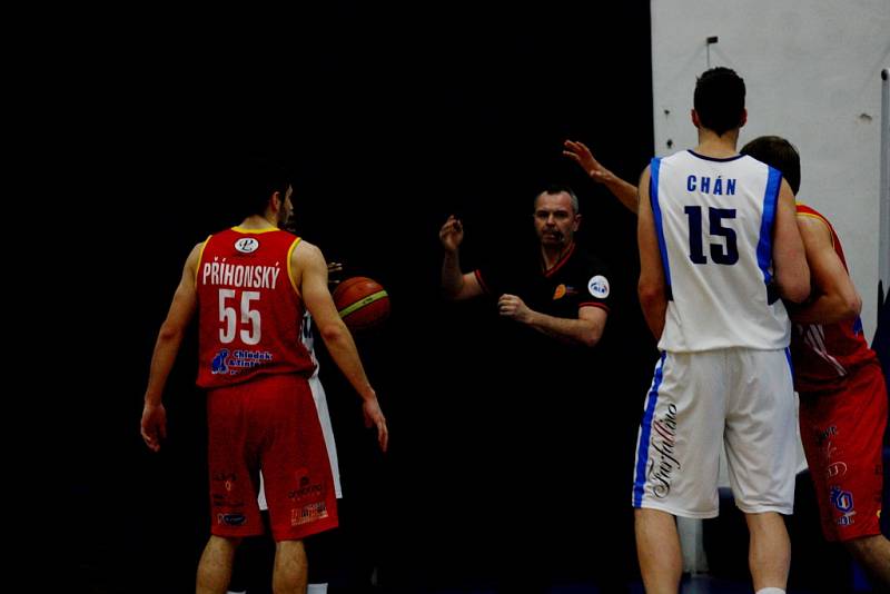 Basketbalisté Kolína po dobrém kolektivním výkonu porazili Pardubice 70:64