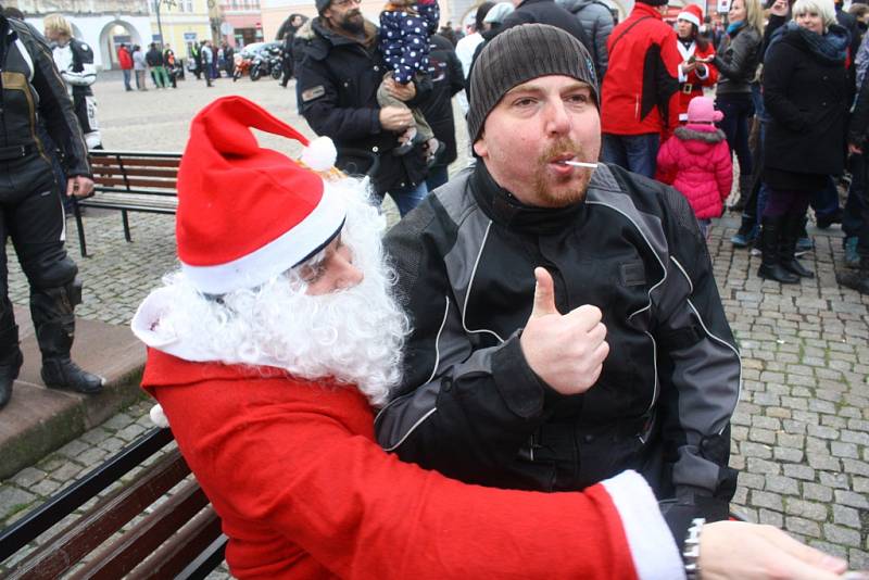 Vánoční vyjížďka kolínských motorkářů, kterou organizuje Kolínská verbež.