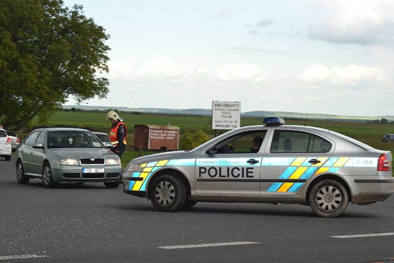 Smrt člověka si vyžádal střet motorky a osobního automobilu.