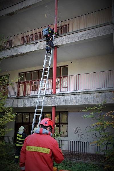 Taktické cvičení složek IZS v areálu bývalého plicního sanatoria v Kostelci nad Černými lesy.