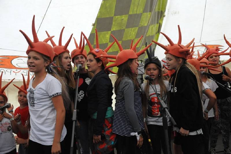 Festival Kefír se přesunul k zámku Kačina