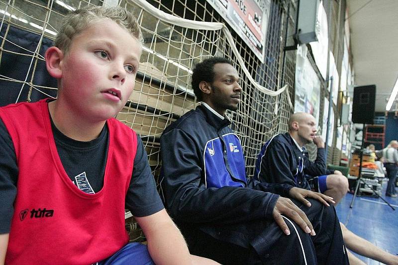 Děti si basketbalové odpoledne pěkně užily.