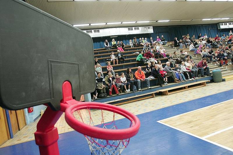 Děti si basketbalové odpoledne pěkně užily.