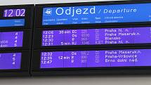 Zpoždění vlaků na nádraží v Kolíně v úterý 11. října 2022 kvůli nehodě nákladního vlaku v Poříčanech.