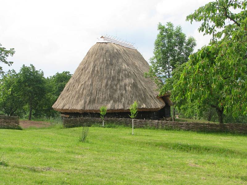 Ve skanzenu je řada nových objektů, změnil se nejen stav, ale i systém cest, chalupy se stmelily do celých usedlostí, vyrostla velká pevná kamenná zeď, nové ploty atd.