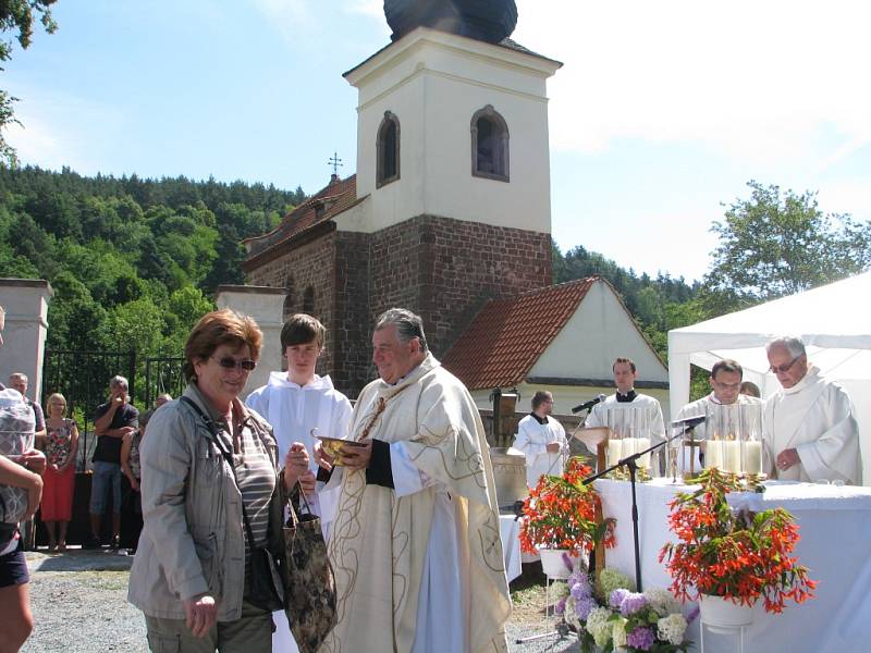 Žehnání novému zvonu a jeho osazování do kostela sv. Jakuba ve Stříbrné Skalici - Rovné