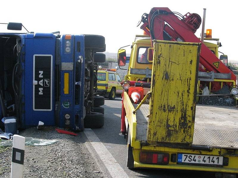Dopravní nehoda poblíž nového kruhového objezdu na odbočce z Kolína na Novou Ves I