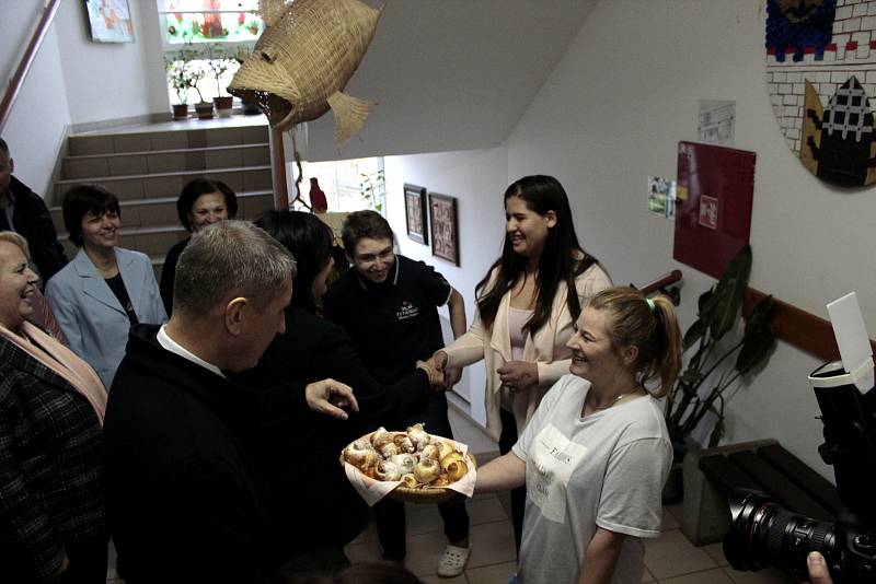 Vládní delegace se rozjela Středočeským krajem.