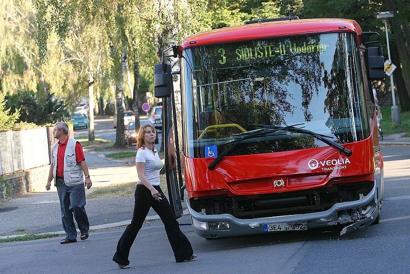 Dopravní nehoda na křižovatce ulic Míru a Mikoláše Alše  9. září