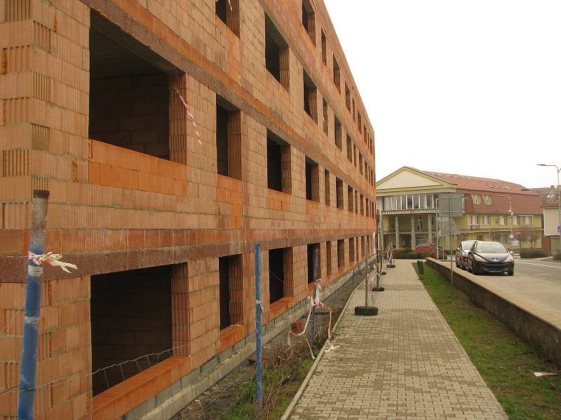 Stavba bytů pro seniory v Plaňanech.