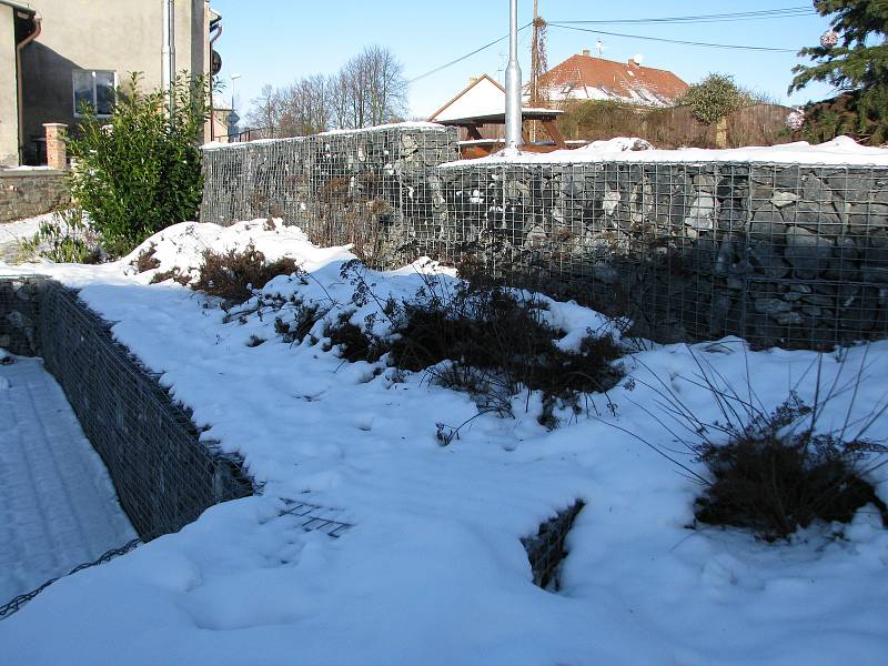 Zima v obci Lošany.