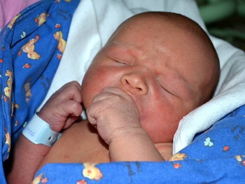 Filip Bína spatřil světlo světa 27. listopadu 2012. Po narození měřil 50 centimetrů a vážil 3760 gramů. Maminka Štefania a tatínek Bohuslav zůstanou se svým prvorozeným v rodném Kolíně.