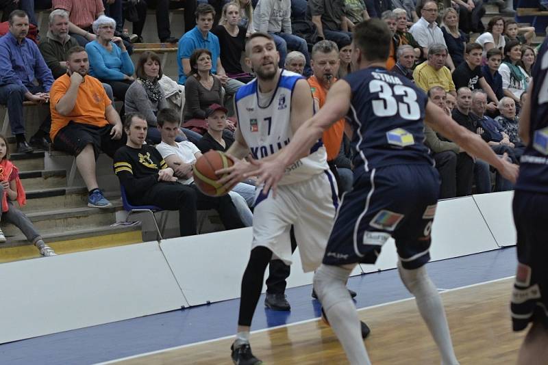 Z utkání BC Geosan Kolín - Děčín (71:68).