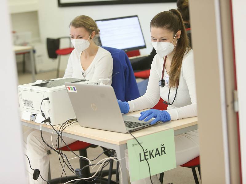 Očkování přednostních skupin obyvatel proti koronaviru v objektu nemocniční svobodárny v Kolíně.