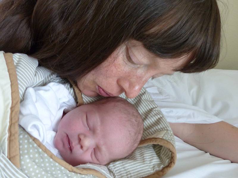 Linda Ines Strmeňová se narodila 31. března 2022 v kolínské porodnici, vážila 3015 g a měřila 48 cm. V Kolíně ji přivítal bráška Tobiášek (5) a rodiče Eva a Dušan.