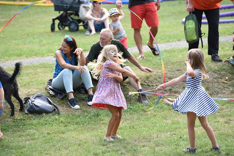 Lesní školka uspořádala malý festival v Borkách.