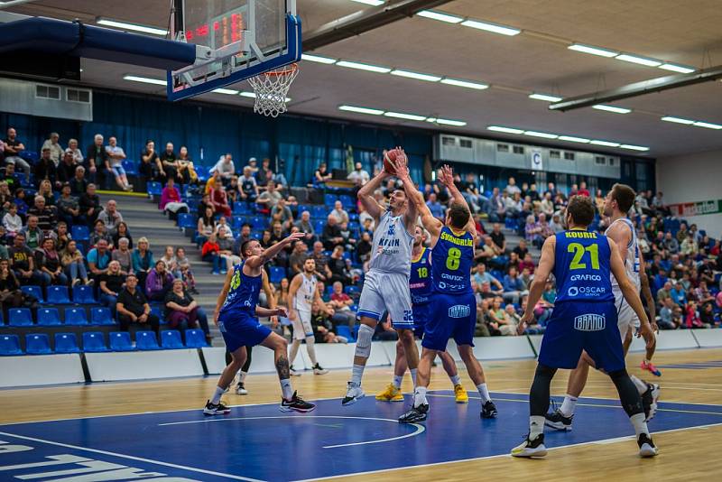 Z basketbalového utkání NBL Kolín - Opava (75.80)