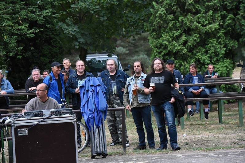 Na festivalu Rockový Týnec zahrála pětice legendárních kapel, došlo i na moravského hosta.