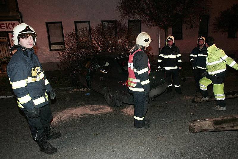 Dopravní nehoda u Modrého bodu v Kolíně, neděle 15. listopadu