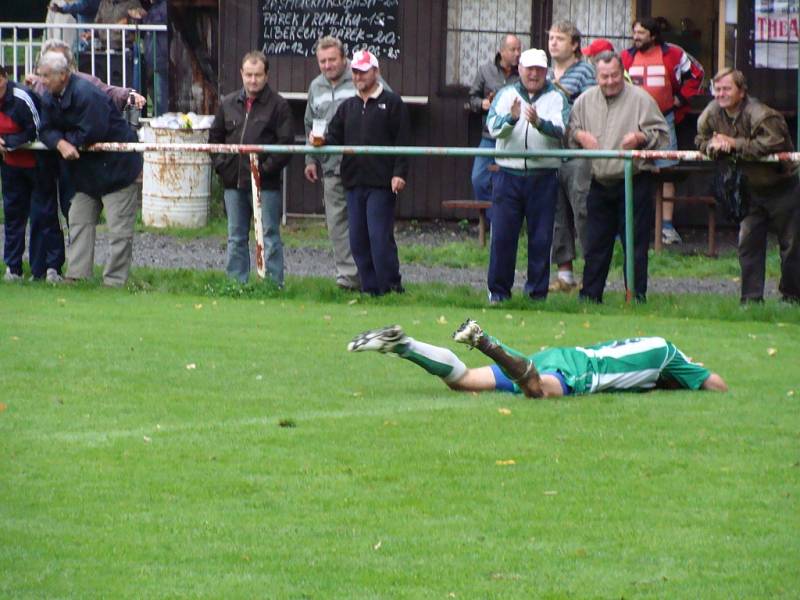 Z utkání I. A třídy Zásmuky - Mnichovo Hradiště (2:0).