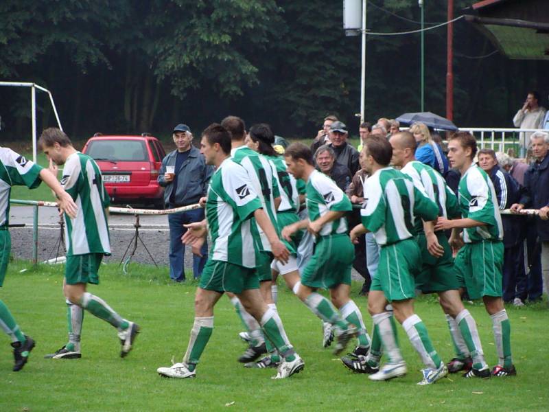 Z utkání I. A třídy Zásmuky - Mnichovo Hradiště (2:0).