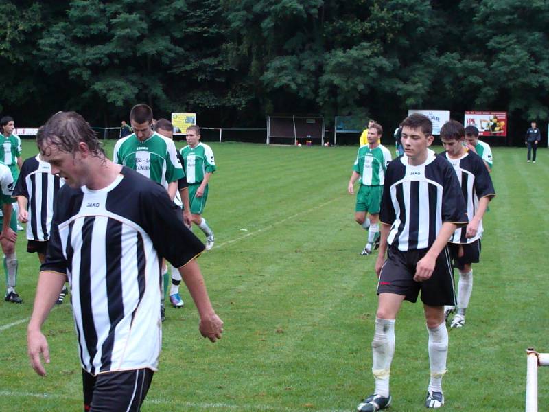 Z utkání I. A třídy Zásmuky - Mnichovo Hradiště (2:0).