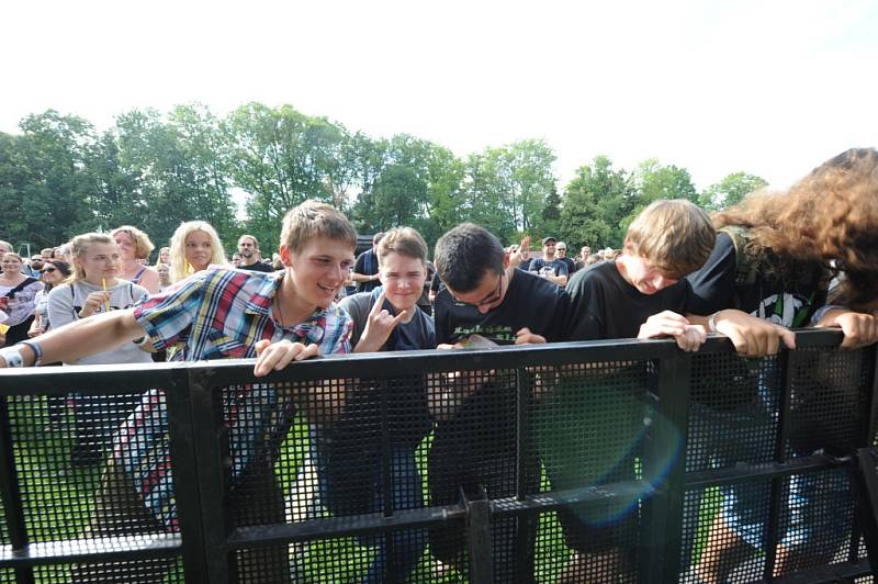 Na slavná léta festivalu Rock for People zavzpomínali v sobotu v areálu českobrodského stadionu Na Kutilce, kam se alespoň na jeden den opět vrátilo festivalové dění.