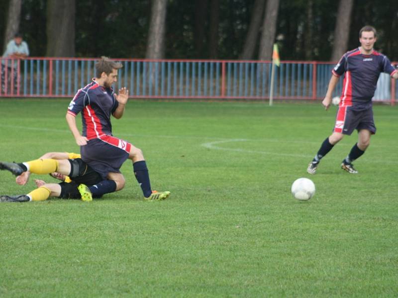 Z utkání Jestřabí Lhota - Žiželice (2:2, PK 1:4).