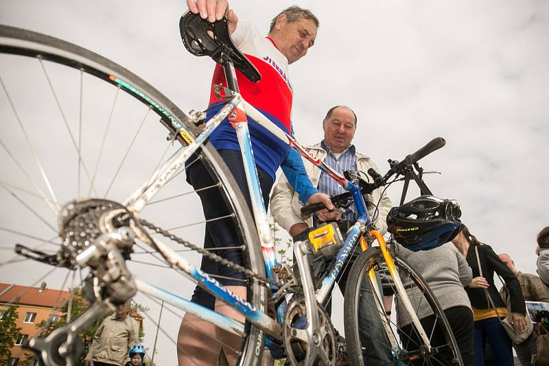 Ze slavnostního otevření cyklověže u nádraží v Kolíně.