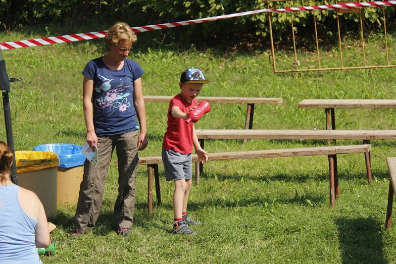 Souběžně s letním rodinným festivalem Kouřimská skála se v Kouřimi v sobotu odpoledne uskutečnil 18. ročník Putování s pohádkou. 