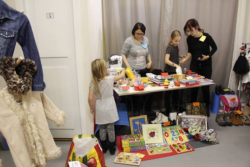 Svatomartinský bazar v Café Green zpestřilo slavnostní otevření svatomartinského vína .