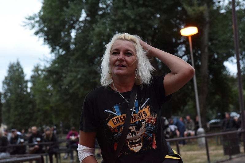 Na festivalu Rockový Týnec zahrála pětice legendárních kapel, došlo i na moravského hosta.