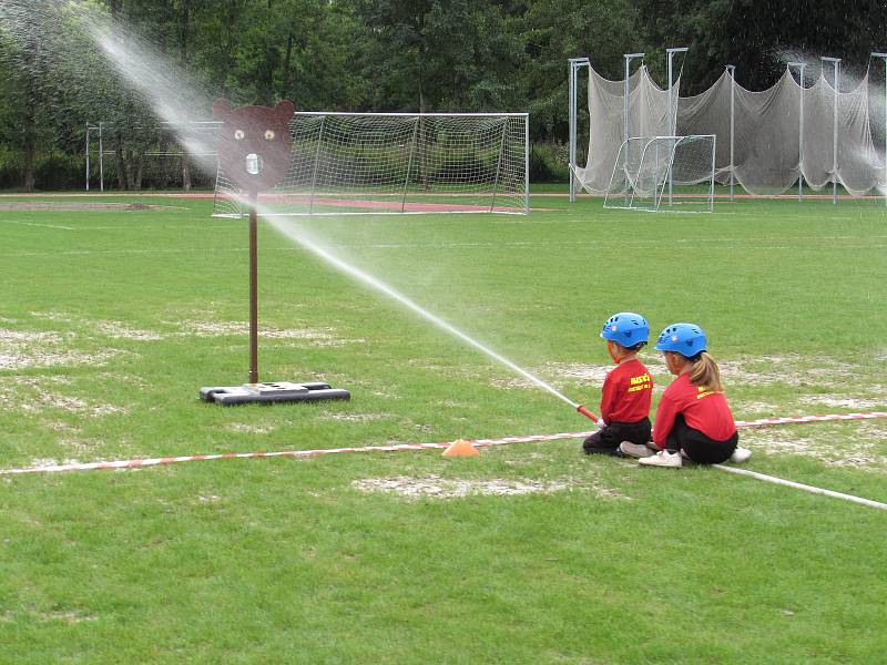 Šedesát děti ze sborů dobrovolných hasičů se zúčastnily soutěžního dne v Českém Brodě.