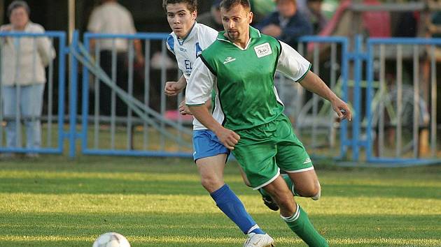 Z utkání okresního přeboru Velký Osek - Tři Dvory (1:2).