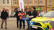 Ze slavnostního předání vozidel pro město, městskou policii a zdravotníky na Karlově náměstí v Kolíně.