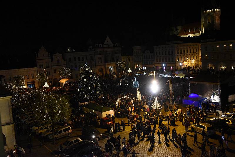 Vánoční výzdoba na Karlově náměstí v Kolíně.